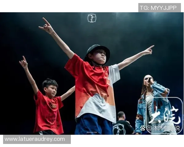 北京街舞队在极限运动世界杯中的灵活性表现引发热议与赞赏 北京街舞队在极限运动世界杯中的灵活性表现引发热议与赞赏