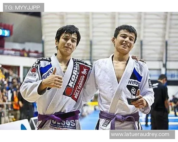 成都街舞队耐力训练揭秘运动街舞如何提升身体素质与竞技水平 成都街舞队耐力训练揭秘运动街舞如何提升身体素质与竞技水平